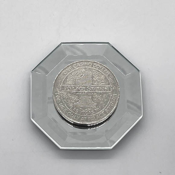 $1 CASINO GAMING TOKEN - PALACE STATION - LAS VEGAS,NEVADA - Picture 2 of 2